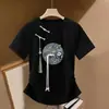 Nueva Camiseta Blanca Bordada de Estilo Chino para Mujer para Verano, Diseñada para Favorecer Figuras de Tallas Grandes, con un Estilo Chino Moderno y Mangas Cortas de Hombro Normal