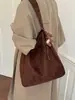 Bolso retro simple de gamuza para mujer, nuevo bolso de hombro cruzado casual para el día a día 2026, bolso hobo de gran capacidad