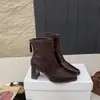 Botas de Salto Alto para Tornozelo Bico Quadrado Versátil Bota Curta Moda Feminina Outono 2026 Versátil Malha Salto Grosso Emagrecedoras