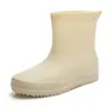 Botas de Chuva de Moda Atacado Transfronteiriço para Mulheres, Sapatos de Água Antiderrapantes de Cano Médio, Botas de Água, Botas de Chuva Curtas, Sapatos para Lavagem de Carros e Cozinha, Sapatos de Borracha, Comércio Exterior