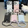 Funda de teléfono tridimensional con estampado de nubes, volantes florales y lunares pequeños, con asa en forma de nube y correa para colgar, adecuada para fundas de teléfono Apple 18/17