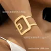 Anillo pulsera abierta con costuras huecas cuadradas, pulsera de temperamento de estilo frío europeo y americano, accesorios de personalidad simples y de alta gama
