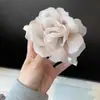 Pinza para el Cabello Delicada de Flor y Perla para Mujer, Sentido de Alta Gama 2025 Nueva Pinza de Tiburón para la Parte Trasera de la Cabeza, Accesorios para el Cabello