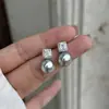 Exquisitos Pendientes Cuadrados de Diamante Perla Blanco Marfil Simple Elegantes con Microincrustaciones Aguja de Plata Luz Fuerte Lujo Ligero Versátiles Nicho