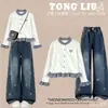 Conjunto minimalista de primavera/outono para meninas: cardigã xadrez estiloso em patchwork de manga longa com um laço doce e calça jeans, um conjunto de duas peças