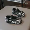 Zapatos de niña con estampado de leopardo estilo coreano, colección otoño 2026, zapatos Mary Jane de suela blanda, elegantes zapatos de piel de princesa para niña pequeña, versátiles