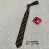 Gravata JK Estilo Japonês com Listras Vermelhas Azuis Douradas Colocação com Camisa Estilo Universitário Estudante Formatura Laço Pequeno Flor Grátis