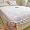 Juego de sábanas de tres piezas, engrosado y estampado, con acabado de terciopelo de leche tridimensional, adecuado para dormitorios de estudiantes, tamaño individual, protector de colchón de 1.5m