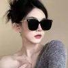 Óculos de Sol Novo Estilo para Mulheres, Alto Padrão, Modernos, Proteção UV, Estilo Chanel, Armação Grande, Efeito Emagrecedor, Óculos de Sol com Corrente