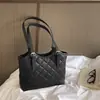 Fornecimento transfronteiriço de bolsas femininas da moda 2026 novo modelo bolsa transversal bolsa tote versátil estilo Chanel acolchoada bolsa de ombro
