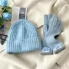Conjunto de Tres Piezas de Gorro, Bufanda y Guantes para Otoño e Invierno en Azul, Color Sólido, Caliente Set de Orejeras para Mujer, Conjunto de Tres Piezas Azul