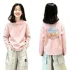 Camiseta infantil 100% algodão, blusa de manga comprida casual, novo estilo outono, moderna e versátil para meninas, top de camada interna para bebê