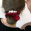 Nuevos scrunchies de terciopelo con cuentas para otoño e invierno, pasadores de perlas de alta gama para moños bajos, elegantes accesorios para el cabello para mujer