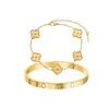 Pulseiras Europeias e Americanas de Venda Quente Transfronteiriça de Trevo Empilhadas para Mulheres, Joias de Mão Femininas de Alto Padrão Douradas Atacado Pulseiras Versáteis