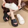 Novas chinelos de sola grossa transfronteiriços para uso externo, chinelos femininos estampados de cor sólida da moda, sandálias slide casuais confortáveis de EVA