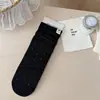 Calcetines estilo Miu, nuevos calcetines finos de punto para otoño e invierno para mujer, a media pantorrilla, con rayas verticales y puntos, estilo coreano, simples, versátiles, tela suave con diseño único