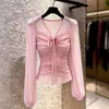 Blusa única y hermosa de cuello en V con amarre y mangas largas de malla, diseño de verano para mujer, top rosa minimalista de nicho