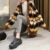Otoño e Invierno nuevo estilo coreano holgado estilo perezoso rejuvenecedor encantador contraste de color flocado abrigo suéter de punto cárdigan para mujer