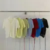 Looks Modernos Estilo Coreano! Verão 2026 Novo Estilo Elegante Decote V Ajuste ao Corpo Versátil Design de Botão Único Manga Curta Malha Top