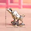 Estatueta de Touro de Latão Puro, Exalando Força e Poder, Pisando em Nuvens Auspiciosas, Ornamento Vintage de Latão Sólido, Decoração de Mesa, Peça de Artesanato para Animal de Estimação de Chá