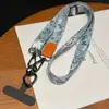 Lanyard Largo Cruzado para Teléfono, Ajustable y Resistente, Correa para el Cuello para Viajes al Aire Libre y Compras, Correa de Teléfono con Tarjetero, Moderno