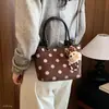 2026 Versátil Lunares Un Hombro Exquisita Textura Nuevo para Ir al Trabajo Gamuza Otoño Súper Popular Nicho Bolso Cruzado para Mujer