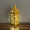 Lámpara de Viento de Hierro Retro Europea Transfronteriza Portavelas Linterna LED Calada Marroquí Decoración Colgante para Ambiente del Hogar