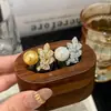 Nuevo Anillo de Dedo Índice Brillante con Diamantes Hojas Frescas y Perlas Estilo Celebridad para Mujer Lujo Ligero Nicho Gama Alta Banda para Dedo Índice de Mujer