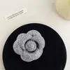 Broche de Tela Retro Pequeña Camelia Fragante Moda Elegante Gama Alta Decoración para Traje Abrigo Bolso Pasador