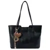 Bolsa de mano retro de alta gama para mujer, nueva colección de otoño 2026, bolsa de gran capacidad para el día a día, bolso de hombro exquisito y versátil