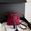 Bolsa transversal plissada da moda estilosa de comércio exterior para mulheres outono retrô simples temperamento casual versátil bolsa de ombro única tipo balde