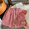 Traje Infantil de Manga Corta, Nuevo Estilo de Verano para Niños Pequeños y Medianos, Tops Elegantes para Niños y Niñas, Conjunto de Dos Piezas con Shorts Rayados, Moderno