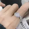 Anillo Abierto Apilable de Metal Estilo Coreano de Lujo Ligero con Microincrustación de Circonita Letra Flor Chapado en Plata Oro Real