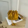 Bolsa de saco com cordão super popular estilo coreano transfronteiriça para mulheres, novo modelo 2026, tendência este ano, bolsa de ombro e transversal requintada, estilo bolsa da sorte