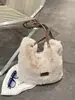 Bolsa tote de pelúcia da moda outono e inverno estilo coreano transfronteiriça para mulheres, nova bolsa de ombro elegante de grande capacidade, bolsa de ombro para o dia a dia