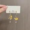 Pendientes Franceses Dulces Exquisitos con Borla Amarilla y Flor Incrustada de Diamantes Moda Diseño Elegante Sensación Elegante Lujo Ligero Accesorios para Orejas
