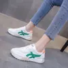 Sapatos casuais respiráveis versáteis para mulheres, comércio exterior no atacado, para estudantes, tênis esportivos, novo modelo 2026 tênis de corrida, tênis brancos