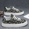 Zapatos de Lona Transpirables Nuevos de Verano para Hombre Estilo Coreano de Moda Versátiles Suela Gruesa Zapatos Blancos Pequeños Zapatos Deportivos Casuales Zapatos de Skate