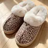 Botas de neve com solas grossas, sapatos quentes de algodão para mulheres, calçados para uso externo no outono e inverno, pantufas de algodão espessadas e forradas com fleece, sapatos de casa para casais, transfronteiriço