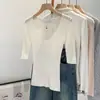 Top de punto acanalado de cuello en V y manga media de diseño único para mujer, nuevo estilo de verano, elegante, ajustado, camiseta base que realza la cintura