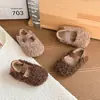 Zapatos de algodón de moda para niñas, nuevos zapatos mullidos estilo coreano otoño/invierno 2026, de suela plana, forrados de felpa, cálidos y adecuados para usar en exteriores