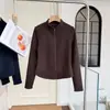 ¡Hace que tu cintura luzca increíblemente delgada! Esta nueva chaqueta casual de otoño/invierno, 3D a medida, ajustada, con cuello alto, doble cremallera y forro polar es perfecta para la temporada.