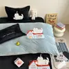Bonita Colcha de Dibujos Animados de Terciopelo de Leche para Otoño e Invierno con Parche Bordado Juego de Tres Piezas con la Misma Funda de Edredón Juego de Cuatro Piezas con Acolchado de Algodón a Heattech