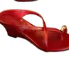 Sandalias de cuña de temperamento versátil estilo europeo negro rojo estilo casual diario puntera cuadrada de microfibra