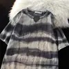 Camiseta de Manga Curta Listrada Onda de Verão para Homens, Estilo Retro Nicho Americano com Toque de Luxo, Blusa Solta de Meia Manga