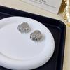 Pendientes plisados de moda con ondas de agua para mujer, diseño simple de nicho, pendientes de concha de viento de metal, pendientes de viento frío al por mayor