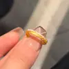 Tendencia Libro Rojo Pluma Serpentina Anillo de Diamante Tiktok Nuevo Estilo Princesa Fugitiva Anillo Ancho de Diamante Retorcido para Mujer