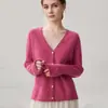 Cardigan de tricô V-neck em cashmere macio e confortável, com bainha enrolada e padrão de osmanthus, um novo estilo de outono para mulheres, adequado para o trabalho e o dia a dia, com caimento solto