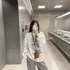 Sudadera con capucha engrosada forrada de polar blanco y gris para mujer, nuevo estilo popular 2026, top americano de cuello redondo suelto de manga larga para otoño e invierno