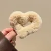 Clip de pelo pequeño de peluche con forma de corazón de Maillard Love para mujer, para otoño e invierno, con lazo, elegante pinza para el pelo con forma de tiburón